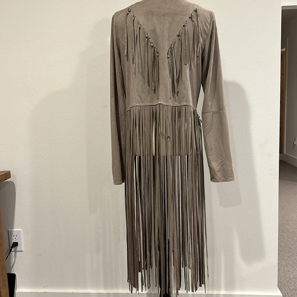 Western fringe faux suede jacket. Taupe color. - Picture 3 of 3